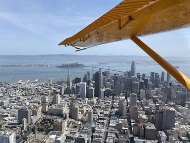 Uitzicht vanuit een watervliegtuig op het centrum van San Francisco Californië USA