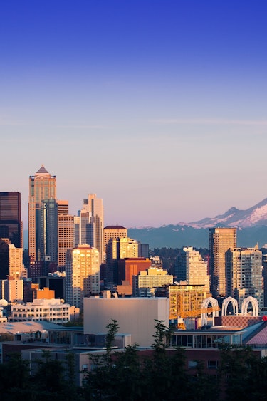 USA Washington State Seattle Skyline und Mount Rainer