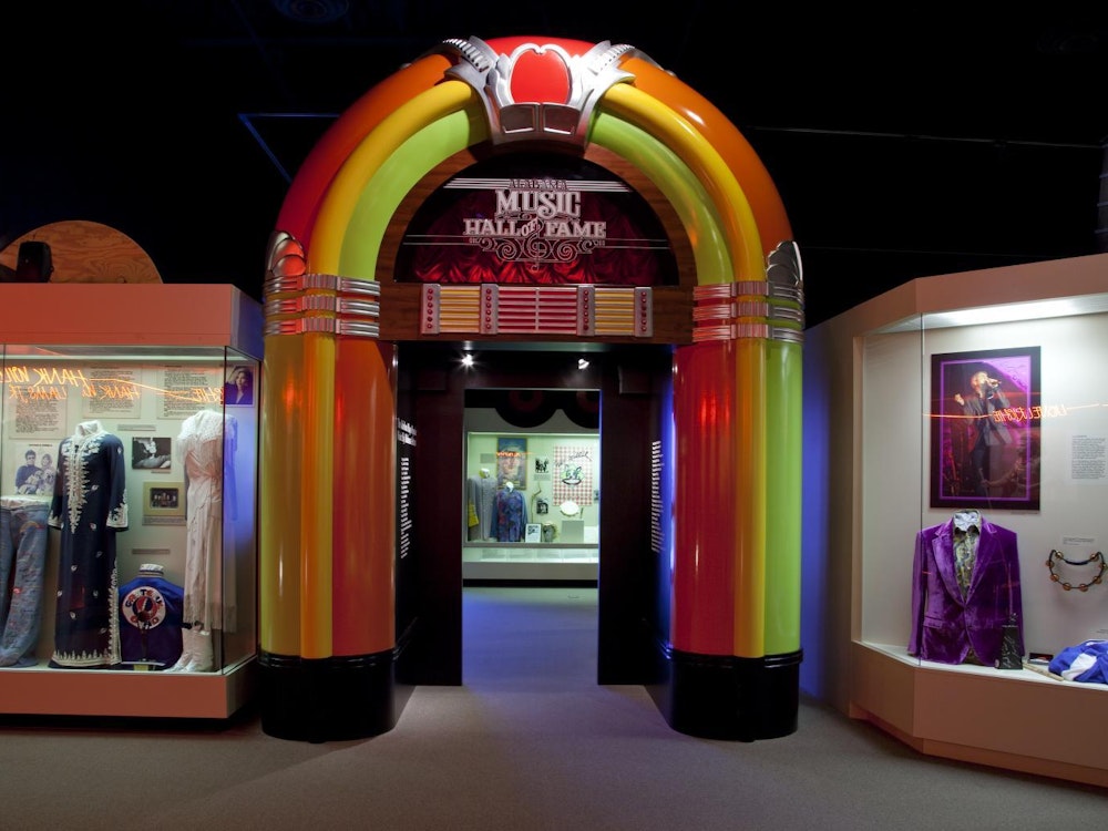 Boog doorgang in de vorm van een jukebox in de Alabama Hall of Fame