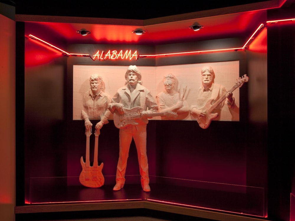 Vier artiesten uitgehouwen in steen in de Alabama Music Hall of Fame