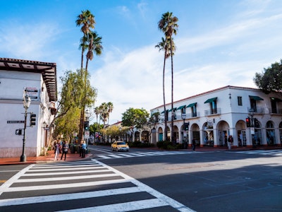Blick auf Einkaufsstraße in Santa Barbara, Kalifornien | USA Reisen