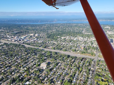 Uitzicht vanuit een vliegtuig op Seattle