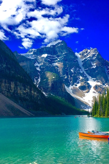 ca_ moraine lake_ view_mountain_canoe