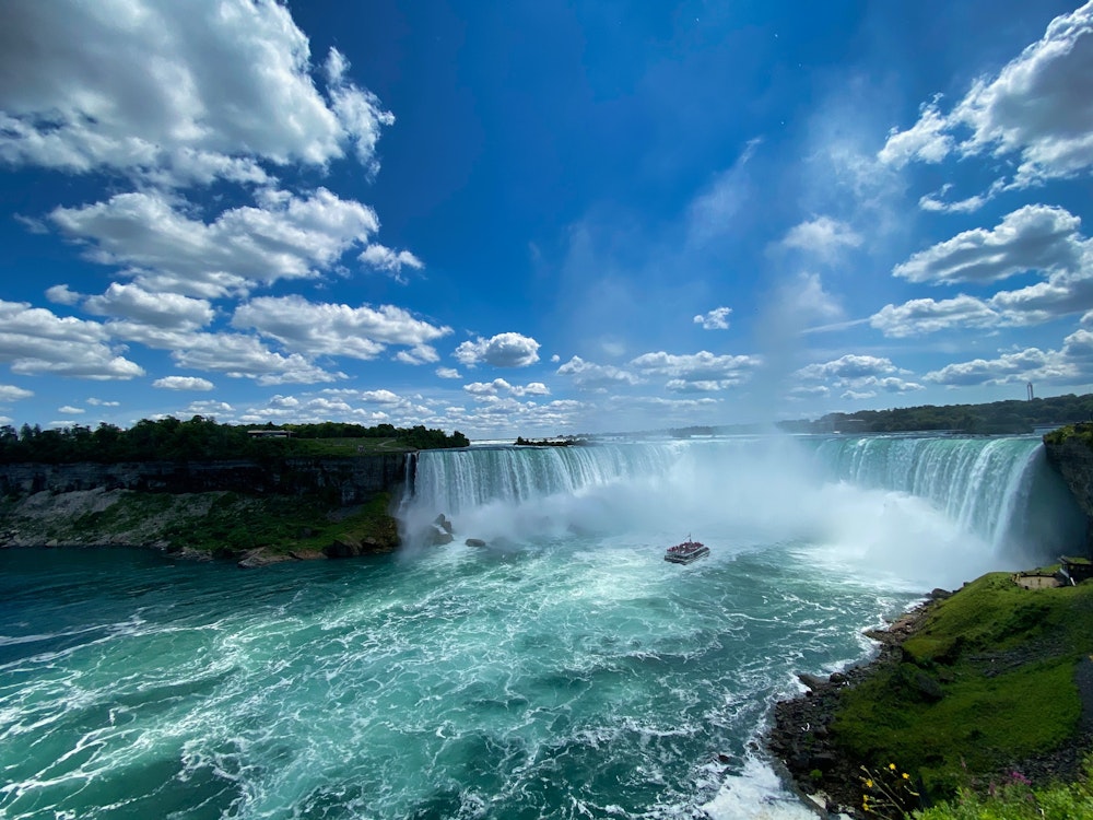 A boat near the edge of Niagara Falls