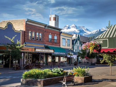 ca_revelstoke attractions downtown summer