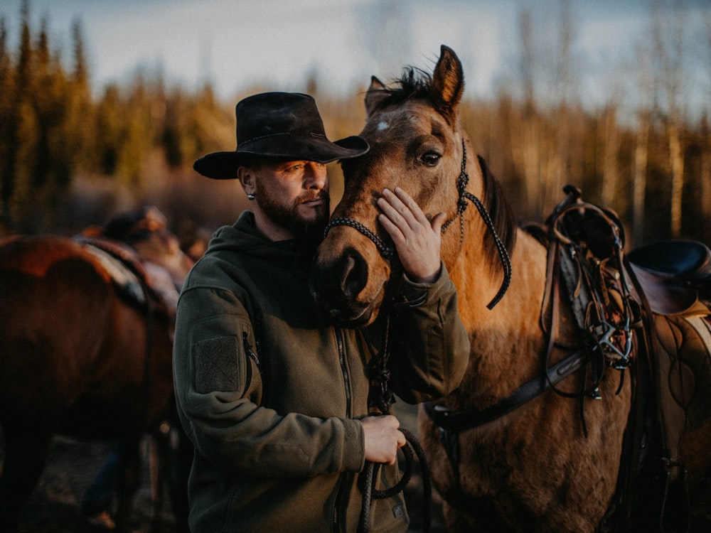 ca_host_cowboy_horse_horseriding