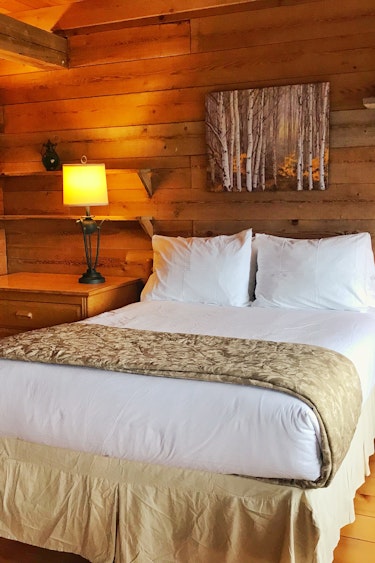 14 Klahoose Wilderness Resort Lodge room