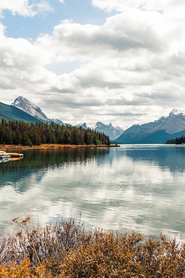 Canada jasper national park lake mountain view