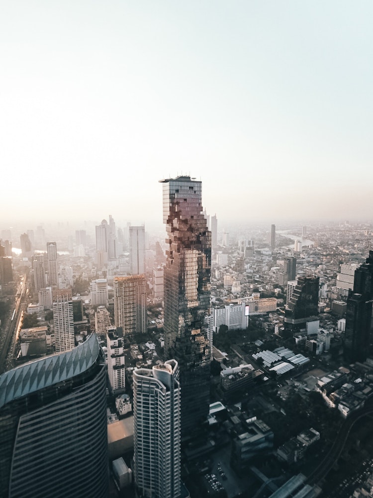 Kunstvoll pixeliger Wolkenkratzer in Bangkok Thailand
