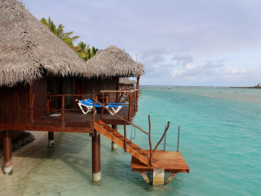 Strandhaus auf Stelzen auf den Cook Islands