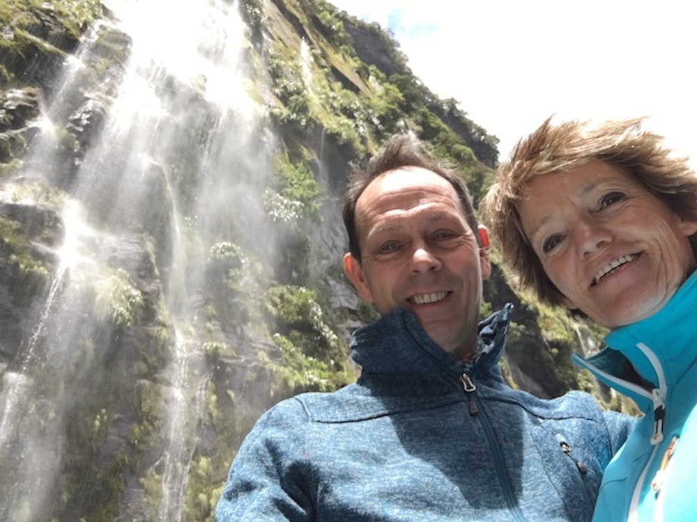 4 Travel Essence Reiservaring Paulien Norbert Nieuw Zeeland Selfie Waterval