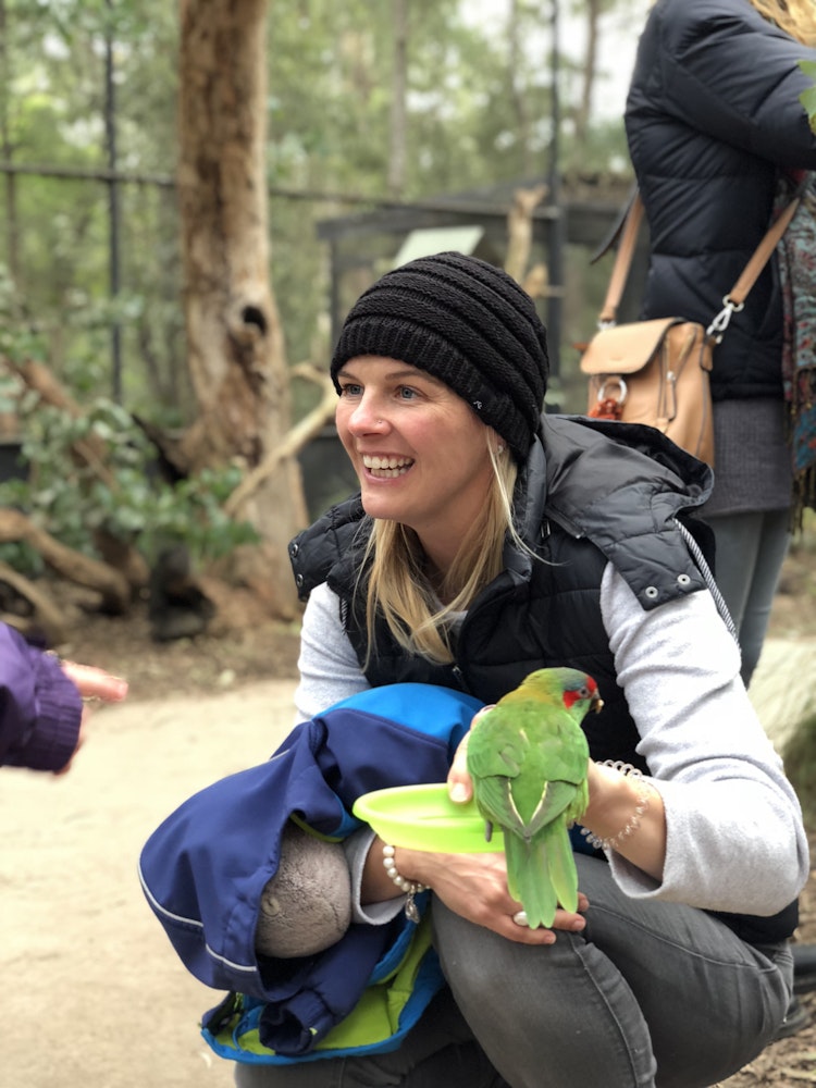 TravelEssence Reiseberaterin Veronika in Australien mit Papagei