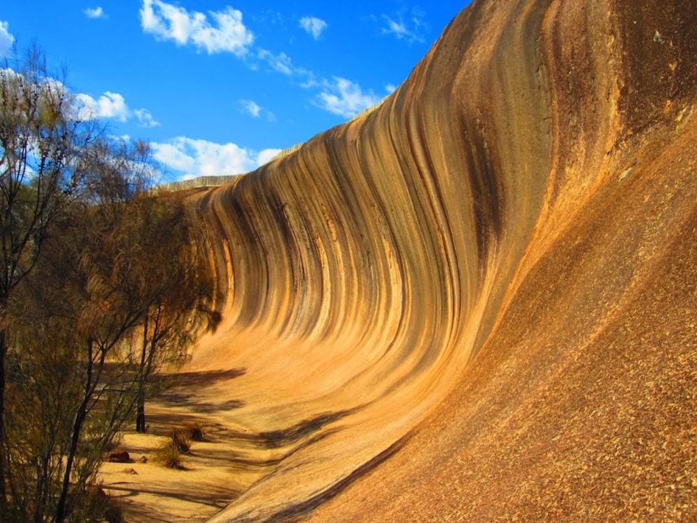 Een rotsformatie in de vorm van een golf in West-Australië