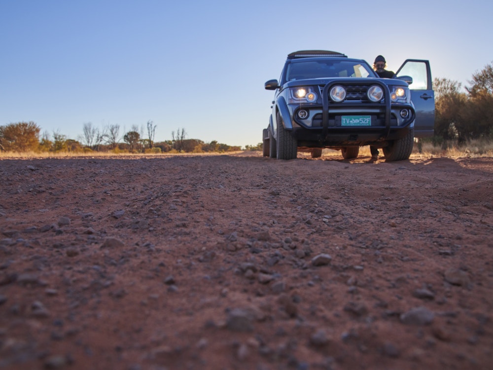 Mietwagen auf Offroad-Strecke in Australien