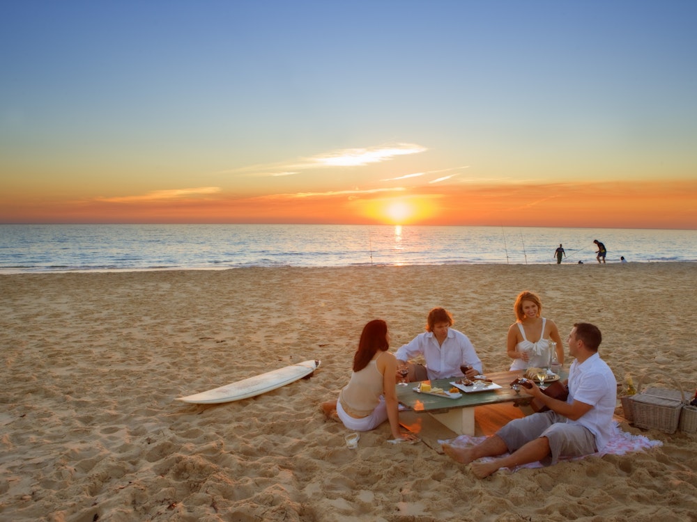 Aus sa sunset picnic maslin beach credit South Australian Tourism Commission