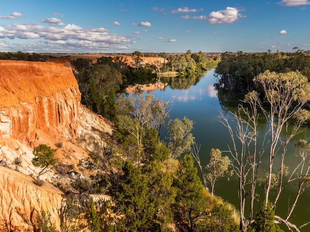 Blick über Schluchten auf den Murray River in Südaustralien
