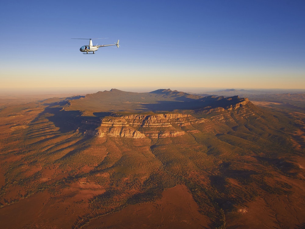 Hubschrauberflug über den Wilpena Pound in den Flinders Ranges