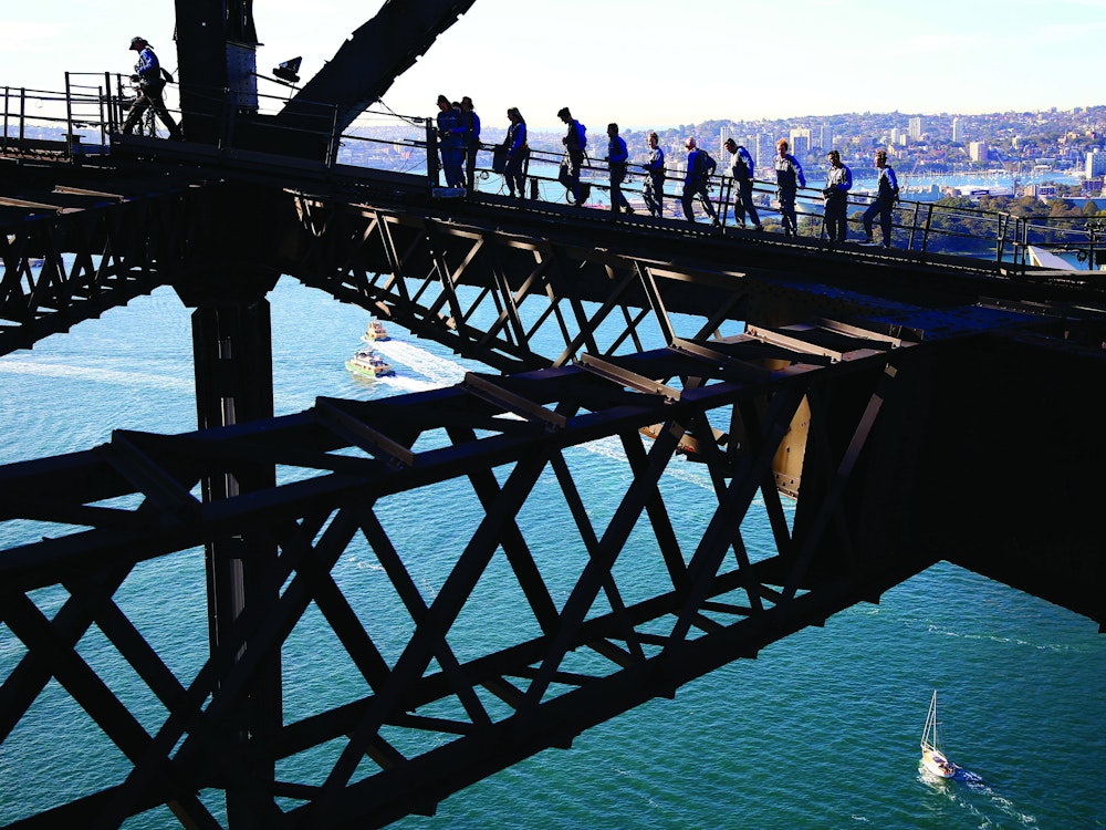 Gruppe steigt Sydney harbour bridge hoch