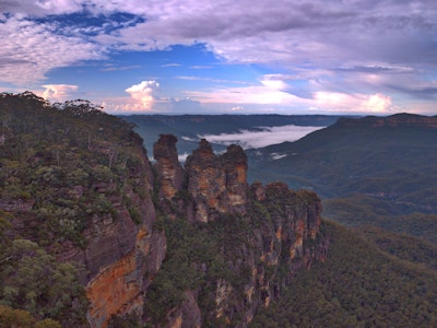 Au blue mountains three sisters nature view solo see and do easy going