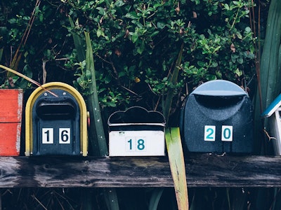 Header mailbox