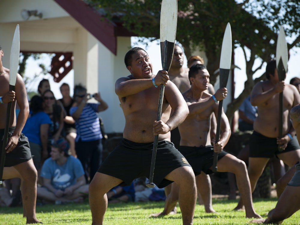 Maori tanzen Haka in Waitangi