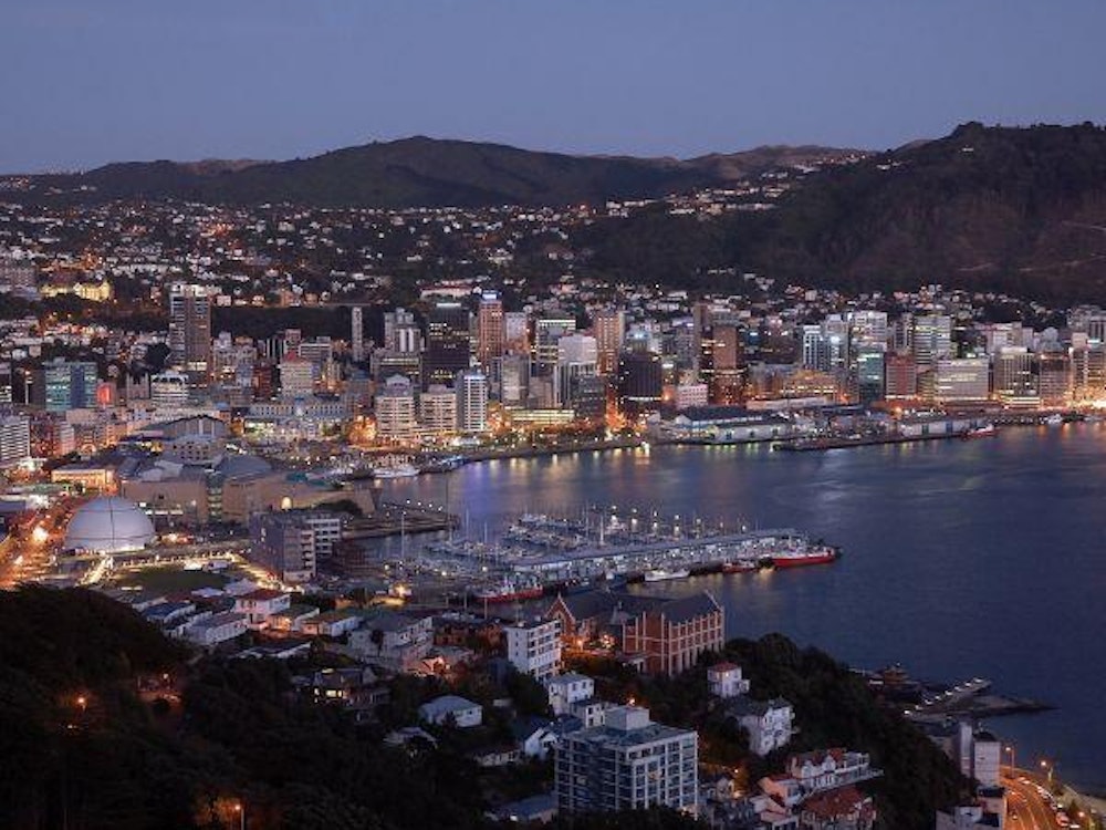 De haven van Wellington in de avond