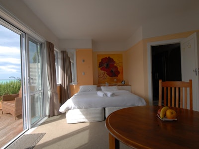 nz-kaikoura-bed-breakfast-bedroom-partner-accommodation-comfortable