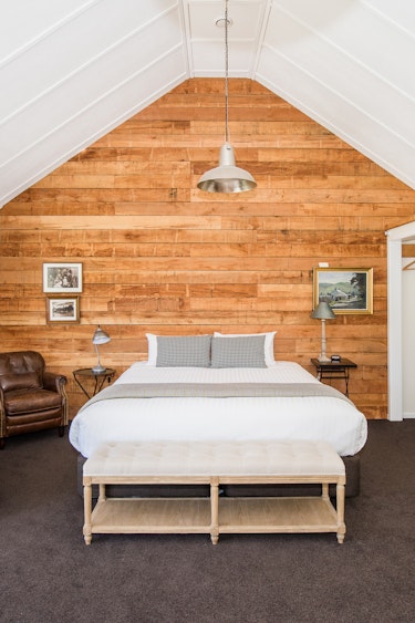 nz-queenstown-cottage-bedroom-partner-accommodation-comfortable