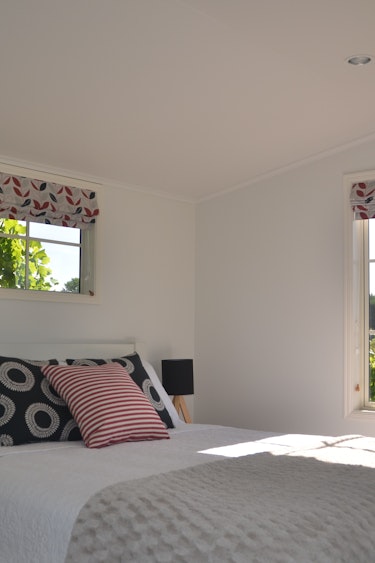 Nz tasman bay cottage bedroom winery view partner stays very comfortable