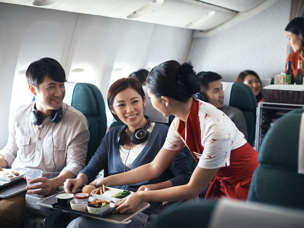 Een koppel vliegt met Cathay Pacific in Premium Economy