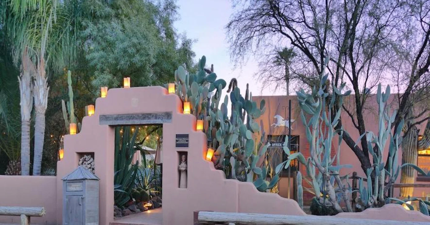 Een luxe ranch middenin de woestijn | Little America